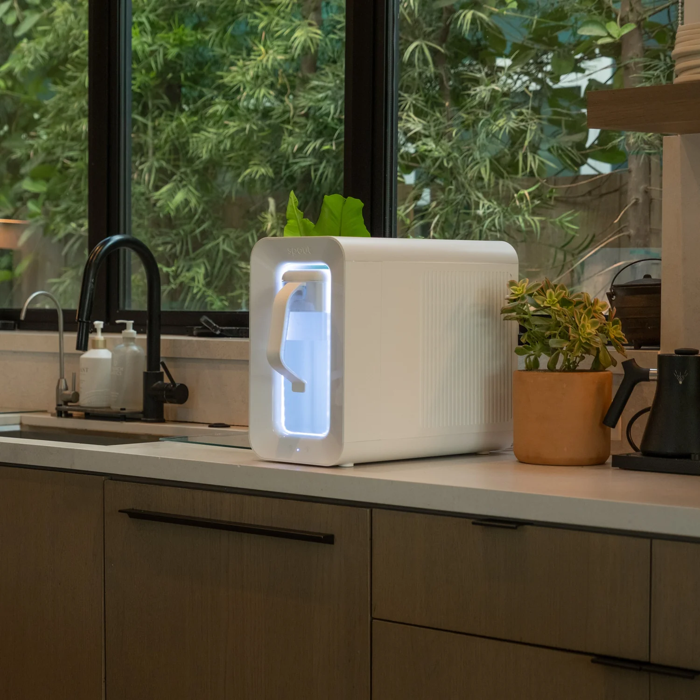 Spout Atmospheric Water Generator | Pure Water From Air