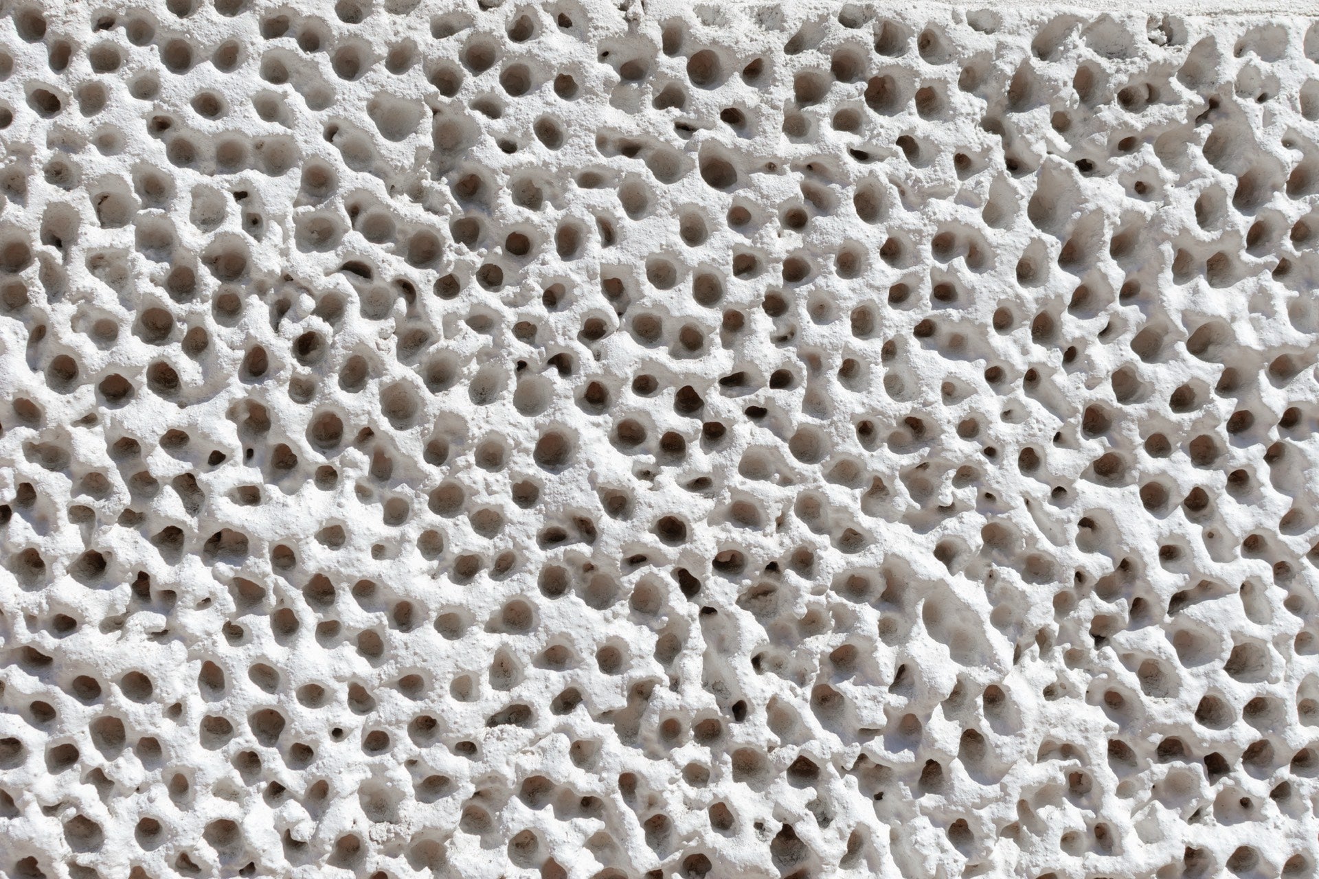 Close-up of the ceramic desiccant surface